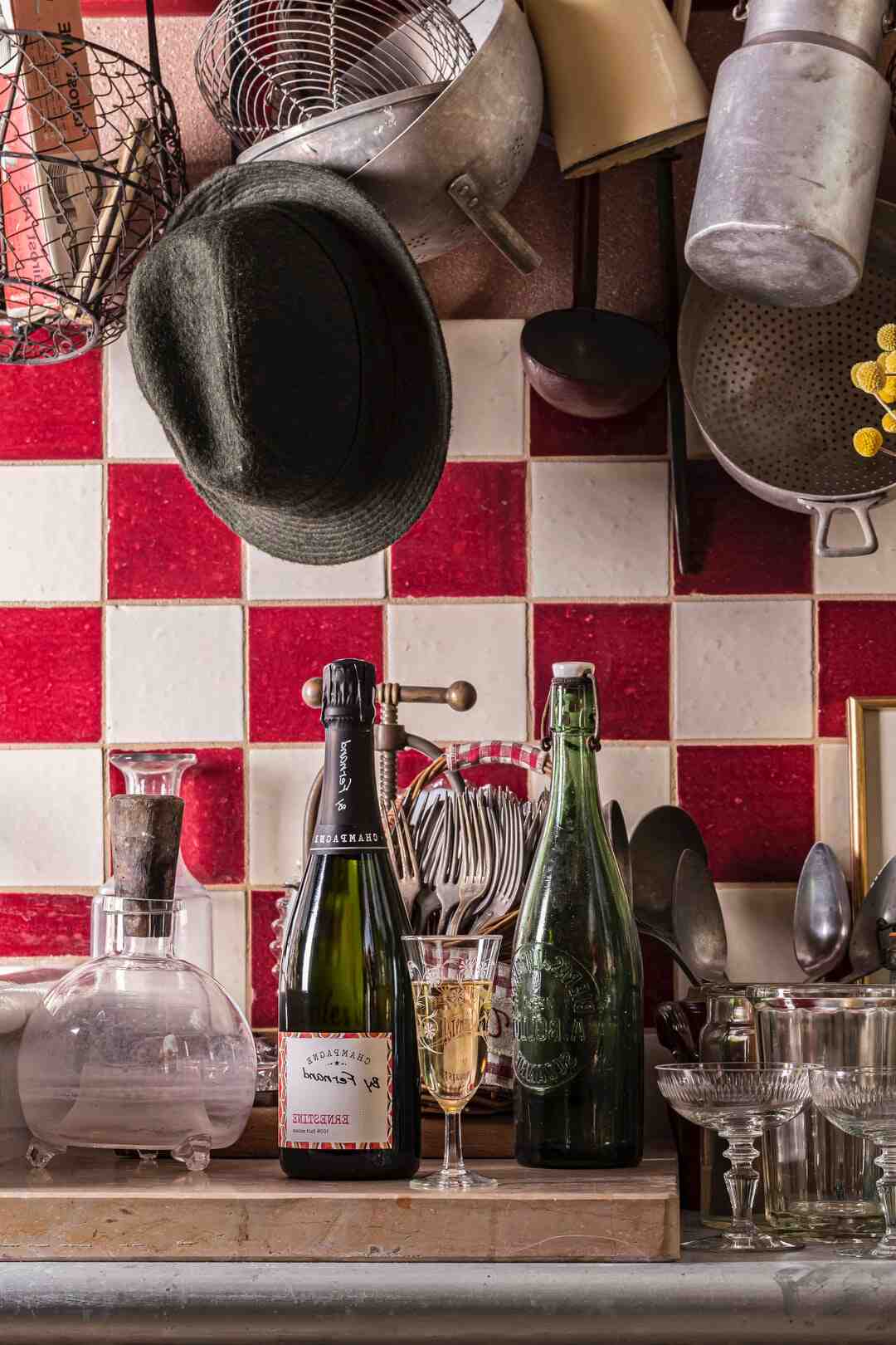 Comment s'appelle ce qui tient le bouchon de champagne ?