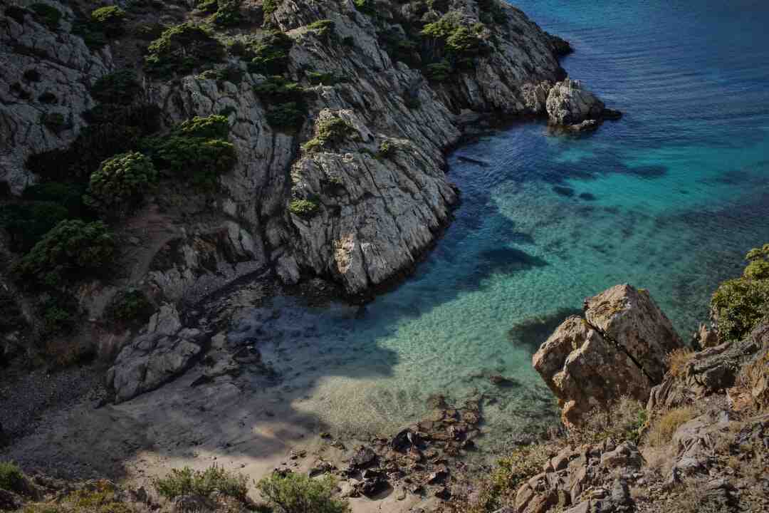Quelle est la matière qui constitue le bouchon d'une bouteille ?