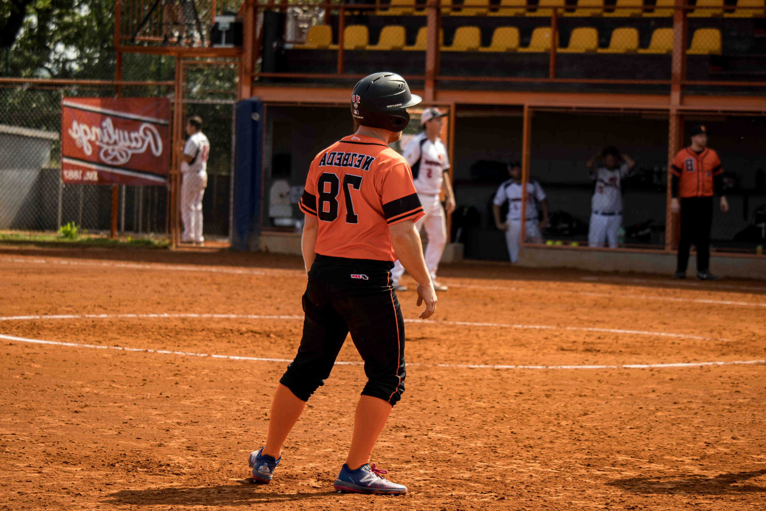 Quel nom populaire Donne-t-on à un bar de bistrot ?