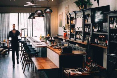 Thumbnail for Droit de bouchon champagne restaurant