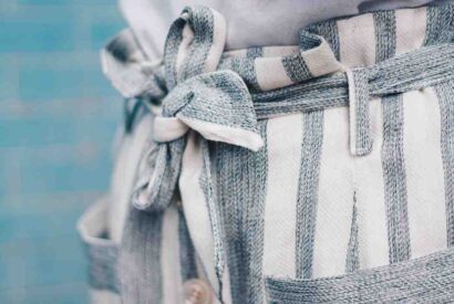 Thumbnail for Comment attacher un tablier de cuisine